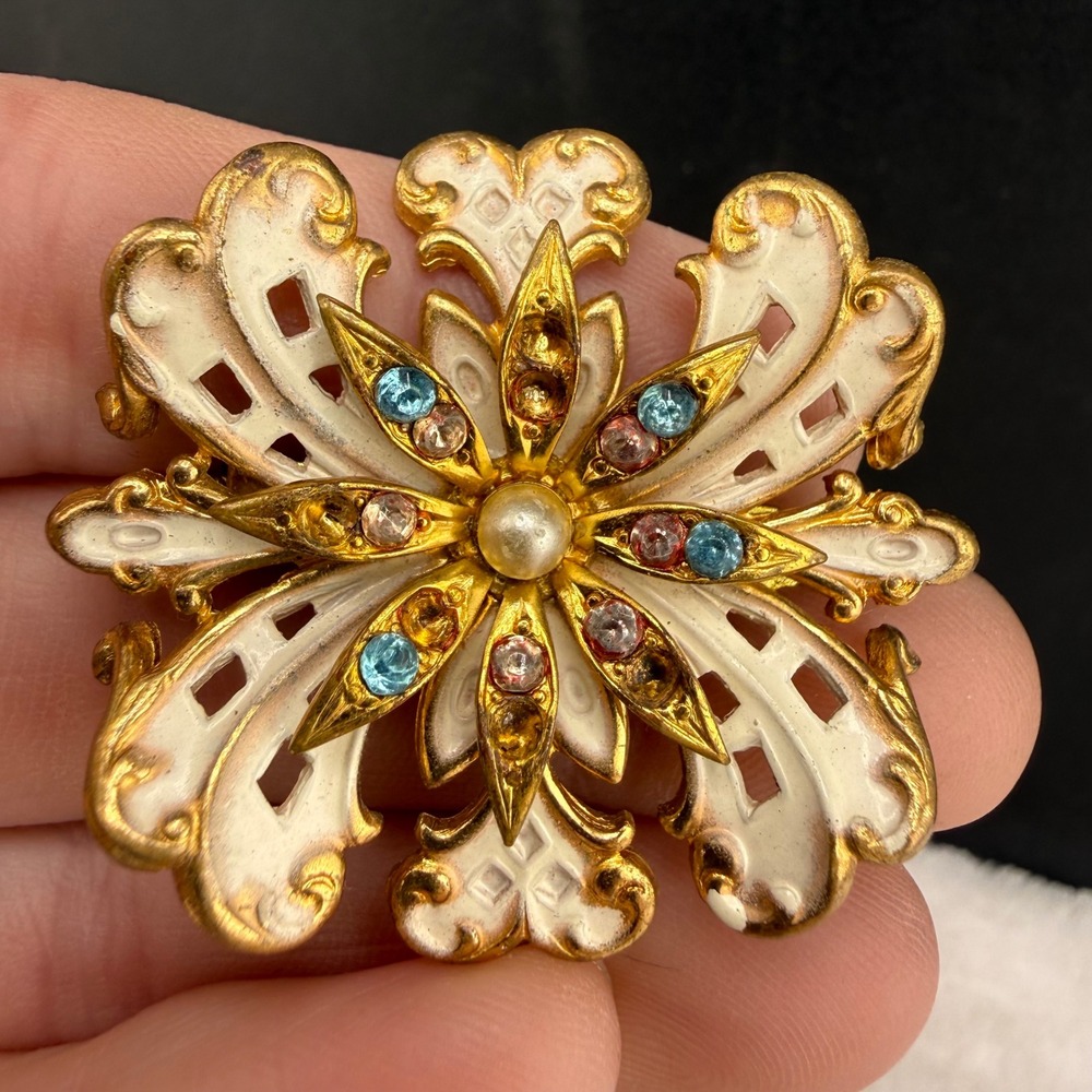 Vintage Rhinestone Brooch White‎ Enamel Faux Pearl